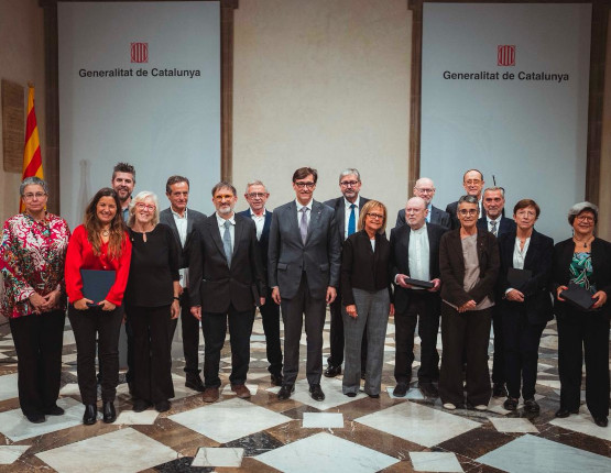Entrega Placa Josep Trueta a Francesc José María Sánchez por el President de la Generalitat Salvador Illa